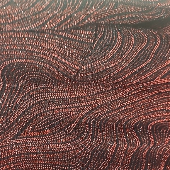 Dress Barn Black and Red Women's Top - Picture 3 of 3